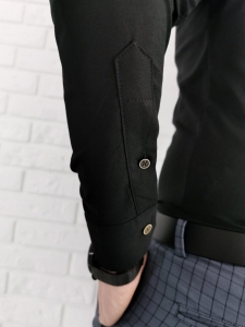 Czarna męska koszula ze stójką slim fit z przeszyciami 0134/2