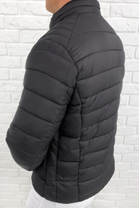 Czarna pikowana kurtka przejściowa męska slim fit 179-1