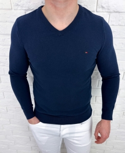 Ciemnogranatowy sweter męski w serek znaczek 3454