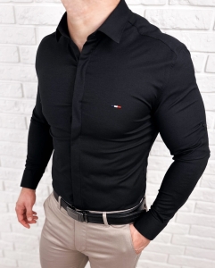 Czarna koszula męska slim fit z kołnierzem zakryta plisa 2010