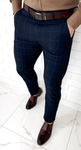 Granatowe spodnie męskie w kratę brązową slim fit 3018 290