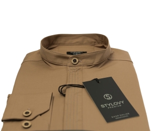 Beżowa koszula męska slim fit ze stójką z zakrytymi guzikami Stylovy 105