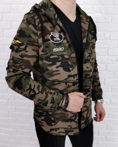 Męska kurtka parka moro z naszywkami