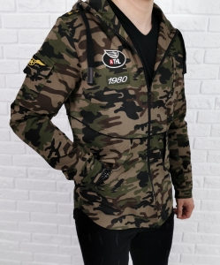 Męska kurtka parka moro z naszywkami