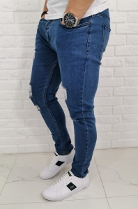 Niebieskie jeansy Denim Pasaport z dziurami 541