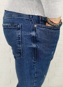 Ciemne jeansy męskie slim fit z delikatnymi przetarciami B-399 Premium