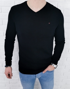 Czarny męski sweter w serek znaczek 3454