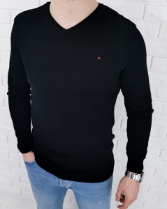 Czarny męski sweter w serek znaczek 3454