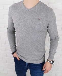 Szary męski sweter w serek znaczek 3454
