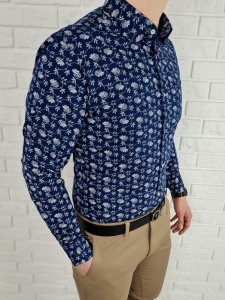 Granatowa koszula w białe kwiaty slim fit VP1637