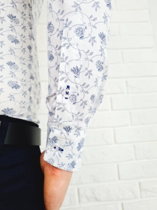Biała męska koszula w granatowe kwiaty slim fit VP1638